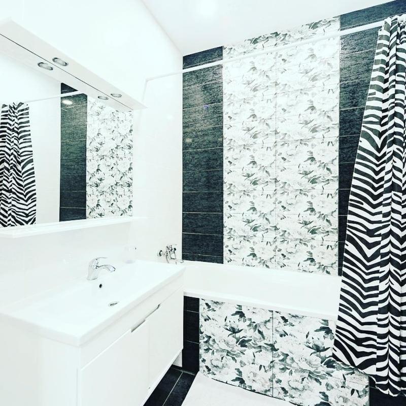 1 Room 60M2 Center Of Obolon Near River Side. With Terrace. 22 Floor Киев Экстерьер фото